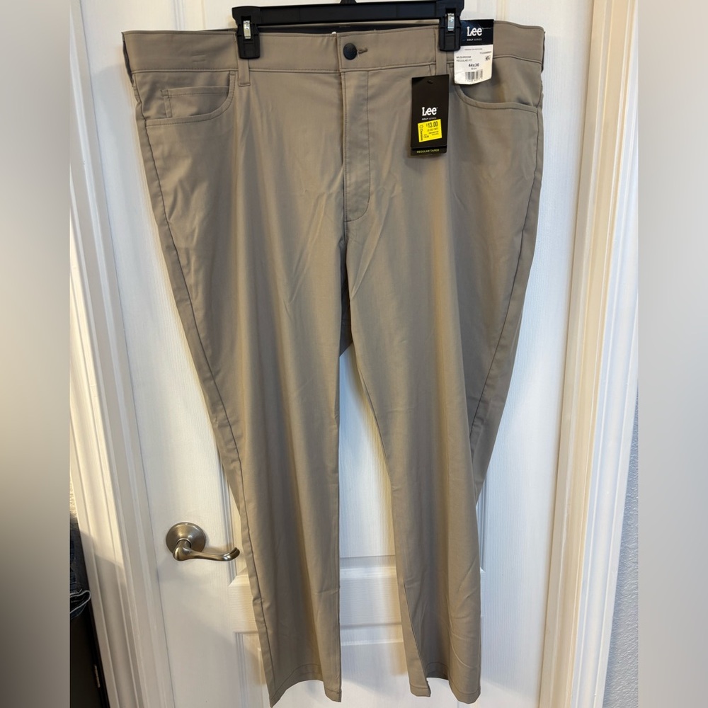 NWT Lee Golf Series Men’s 44x30 Khaki Soft Pants